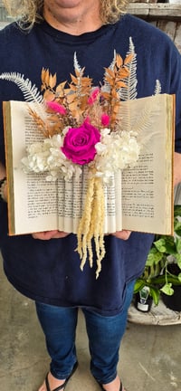 Image 9 of Preserved Flower Book Vase Workshop