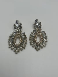 Oval crystal earring 
