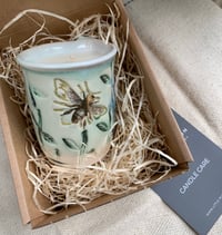 Image 2 of Leaf & bee candle, 150ml