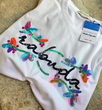 Image 1 of Camiseta bordada a man. RABUDA FLORES. Corte unisex.