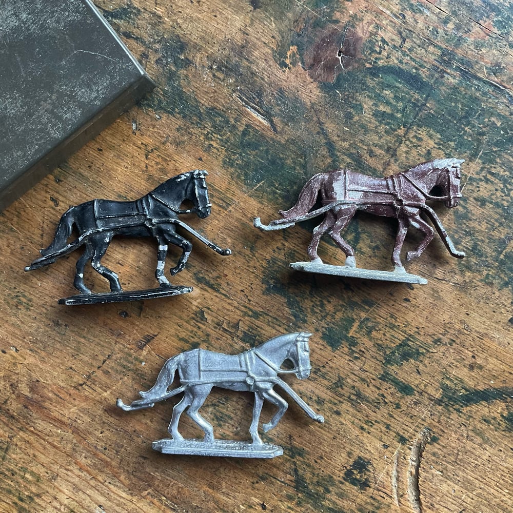 Image of 3 Horses & Tin