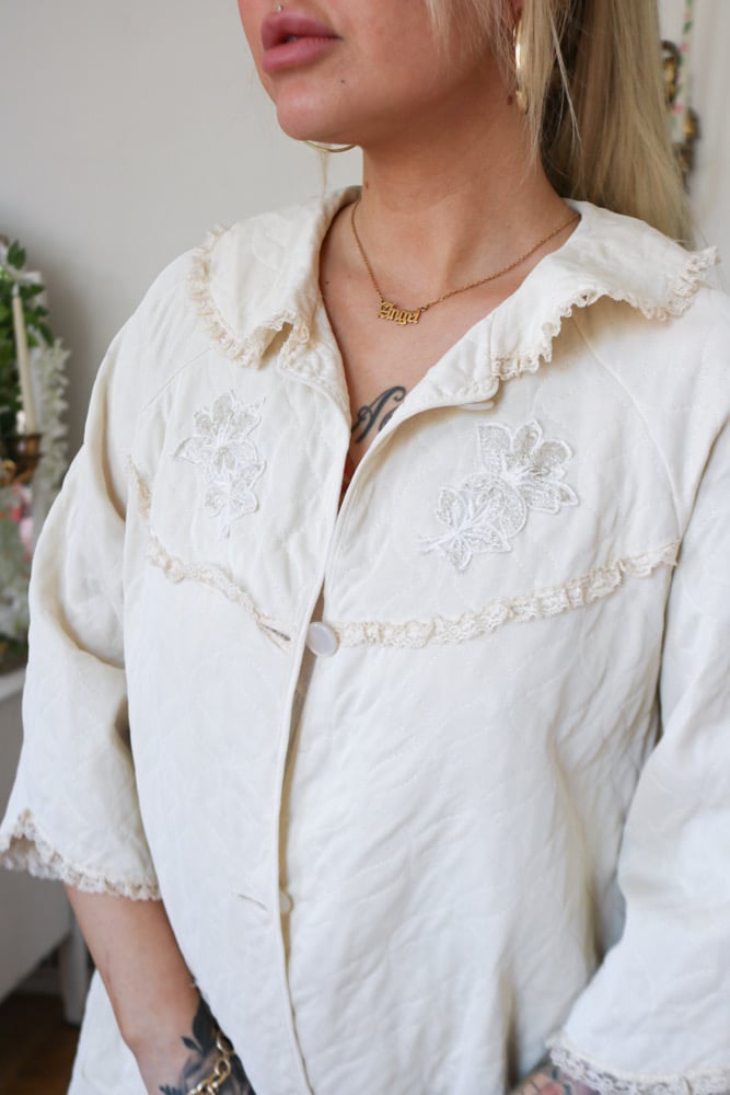 Image of 1950s D'signer by Formula Off White Quilted Bed Jacket (Medium)