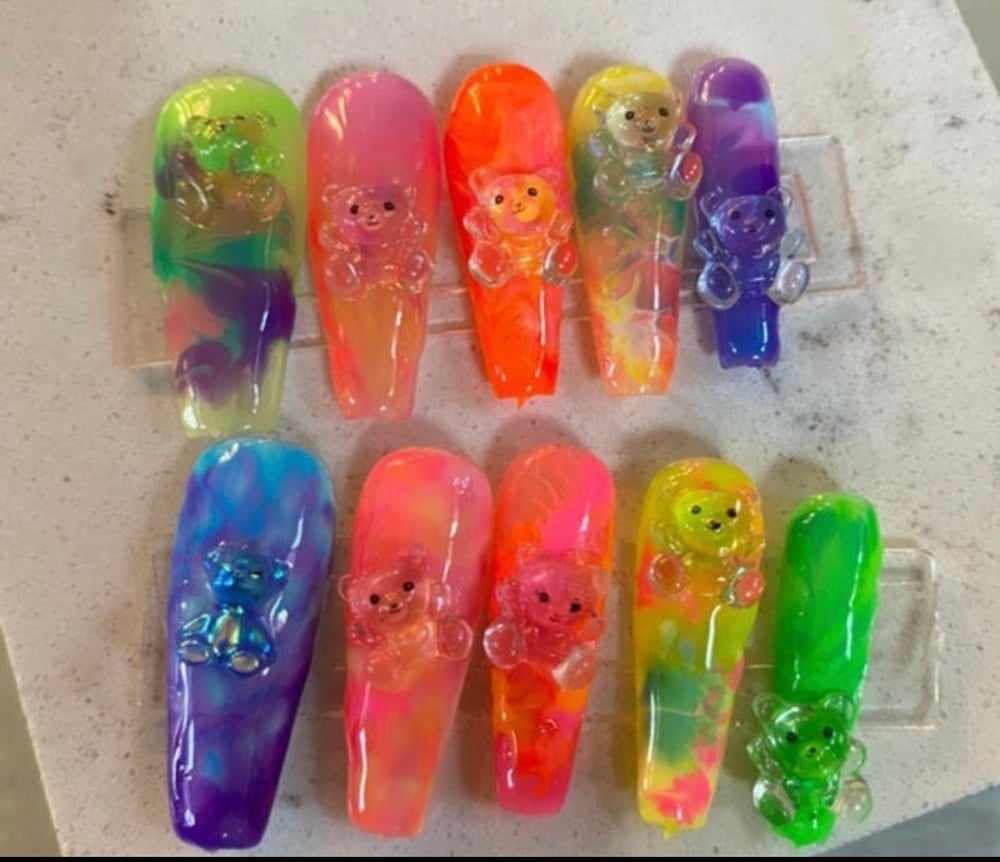 Kawaii gummy bear acid nails 💅 