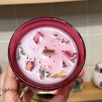 Image 3 of honeydew magnolia scented glass candle