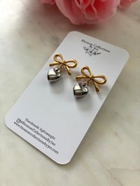 Image 4 of Bow with hearts