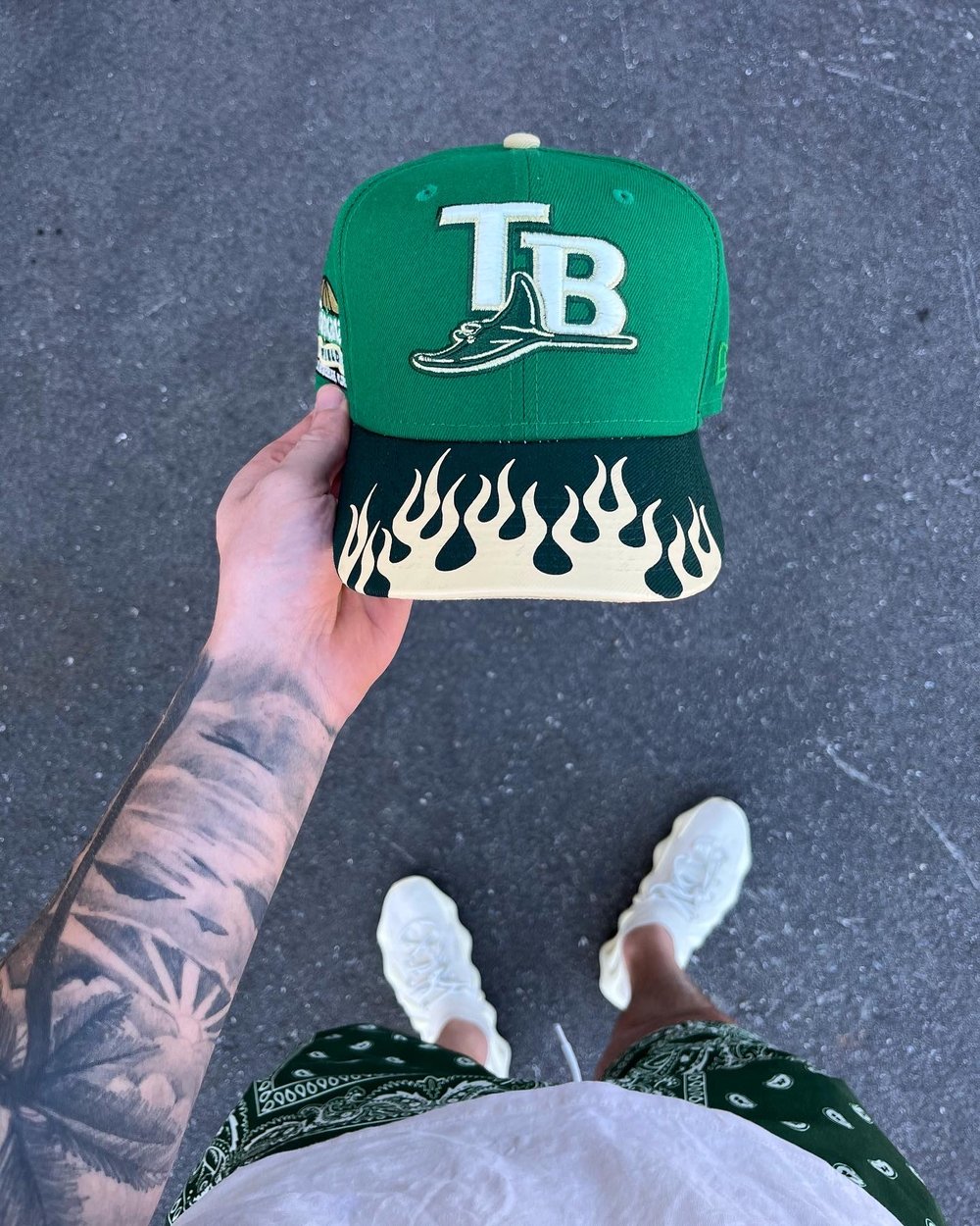 Image of  CREAM BRIM FLAMING GREEN TAMPA BAY DEVIL RAYS CUSTOM FITTED CAP