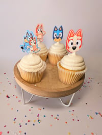 Image 4 of Bluey Cupcake Toppers Sets de 12 y 24