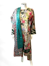 Green flower suit 