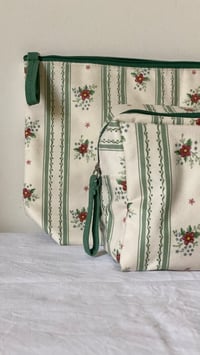 Image 4 of Trousse de toilette fleurie