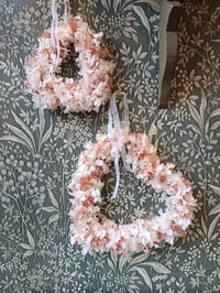 Image 5 of Couronne hortensia blanc et gypsophile rose 