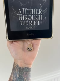 Image 3 of Monster Kindle Plug