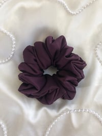 Image 14 of SCRUNCHIE OVERSIZED + STANDARD PLUM/ŚLIWKA