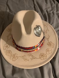 Image 2 of “El Me Amo Primero” Hand-burned Narrow Brim Panama Hat