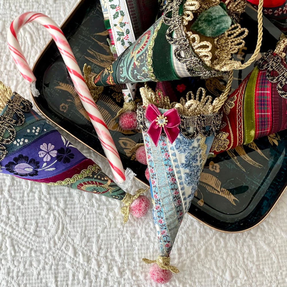 Image of Mini Ribbon Swirl Cone