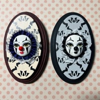 Trixie (wall plaque)