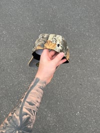 Image 4 of SUEDE BRIM REAL TREE CAMO SEATTLE MARINERS CUSTOM FITTED CAP