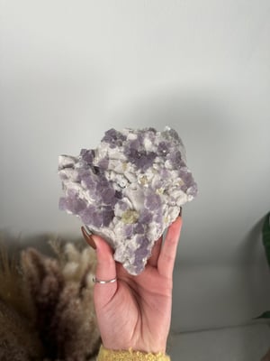 OCTAHEDRAL PURPLE FLUORITE ON CANDLE QURTZ -CHINA- E