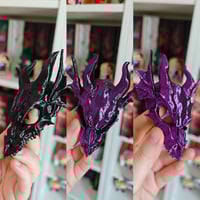 Image 2 of Horquilla dragón morado/negro según le dé la luz 