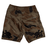 Image 2 of SZ 30 CAMO SPARKLY SMILING SHORTS (1/1)