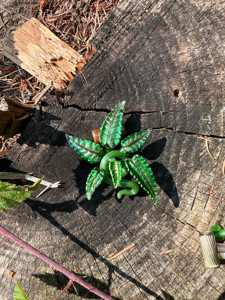 Image of Emerald 5 Leaf Pendant