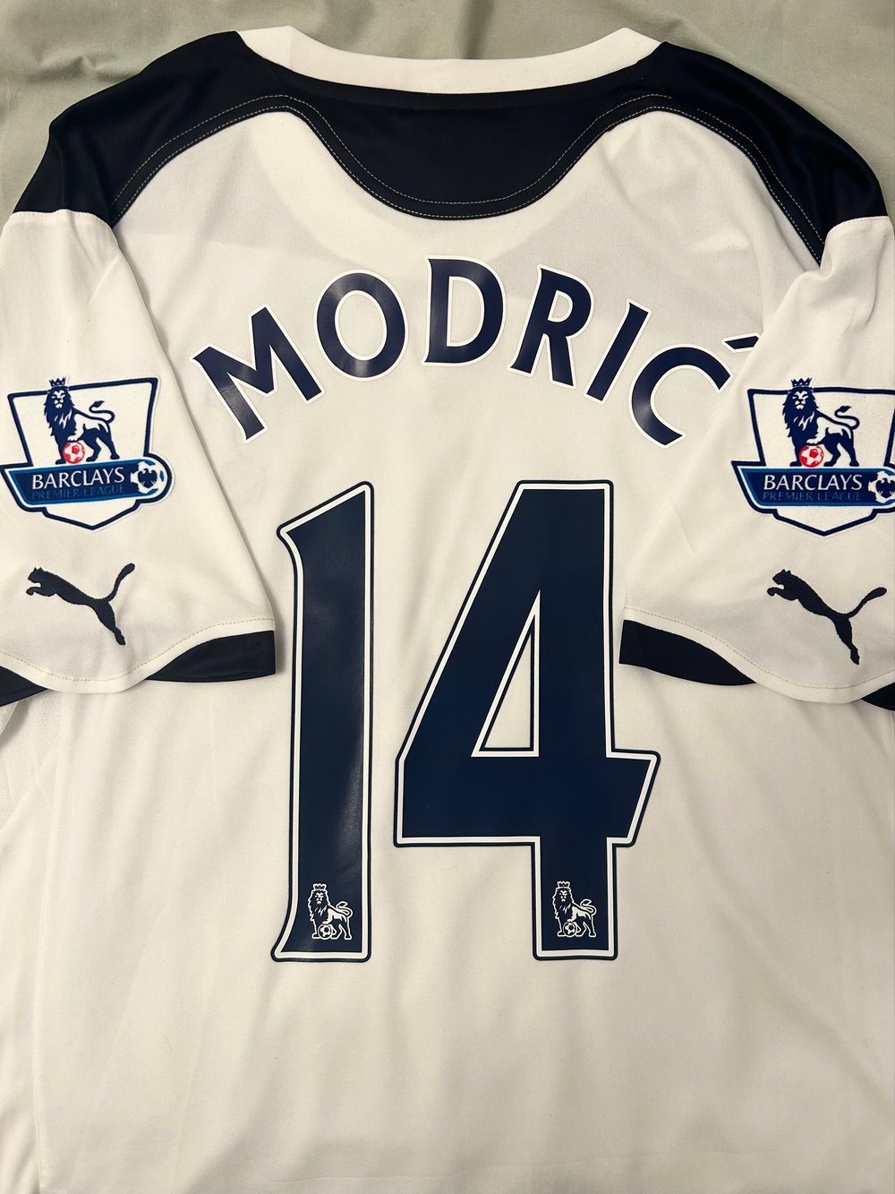 Image of Tottenham Hotspur “MODRIĆ 14” 2010/11 Home Shirt + PL patches (L)