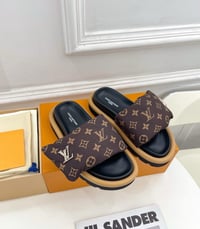 Image 4 of SAFARI PUFFER SLIDES