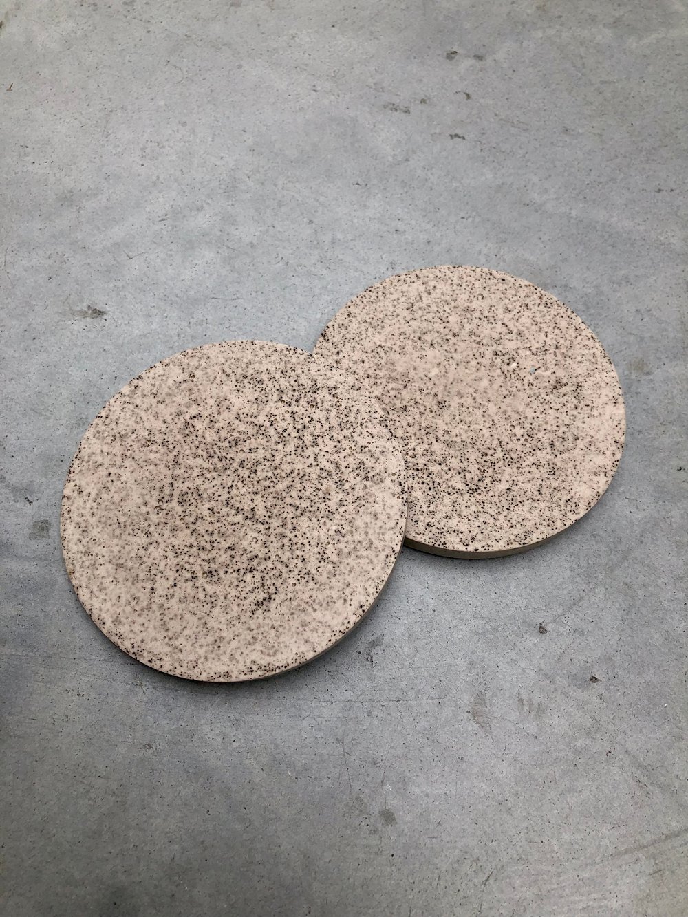 Image of Round Flat Coaster Tray with Recycled Coffee Grind (2x)