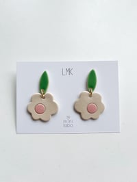 LMK x MINI LABO Paire de boucles d’oreilles céramique MARGUERITE LEAF rose