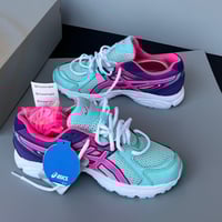 Image 4 of size: us7M uk6 eu40 cm25.5