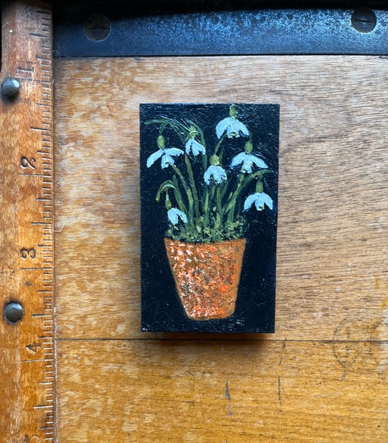 Image of pot of snowdrops brooch 