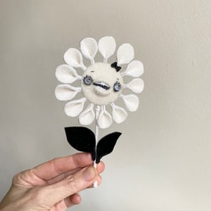 Image of Gothy Singing Flower in White