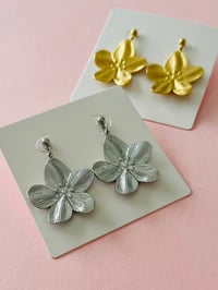 Image 1 of FLOWER STUD EARRINGS 