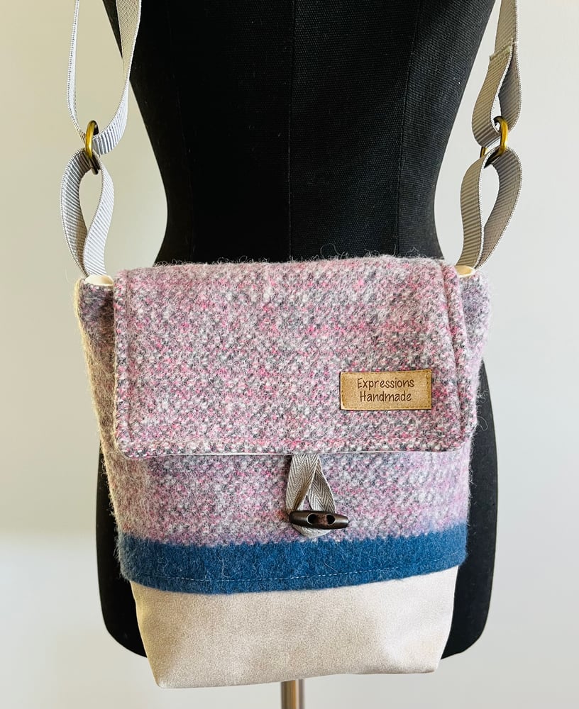 Image of Shoulder Bag- Grey/Pink Fleck with denim blue shades