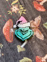 Carmel & Bourbon Scented Grinch Freshie