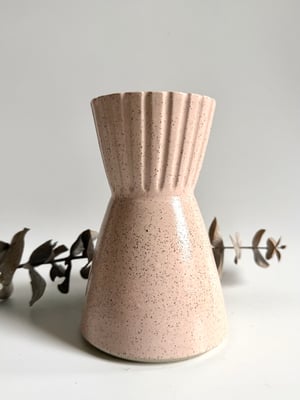 Image of Pink vase - 1