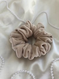 Image 8 of SCRUNCHIES OVERSIZED & STANDARD BEIGE/BEŻ