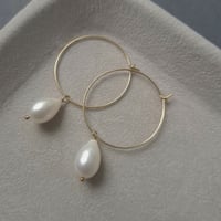 Image 3 of Créoles dorées perles de culture pendantes
