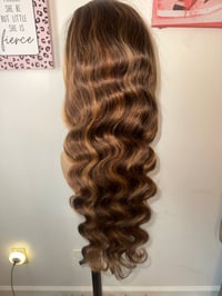Image 1 of 26 inch highlight wig body wave