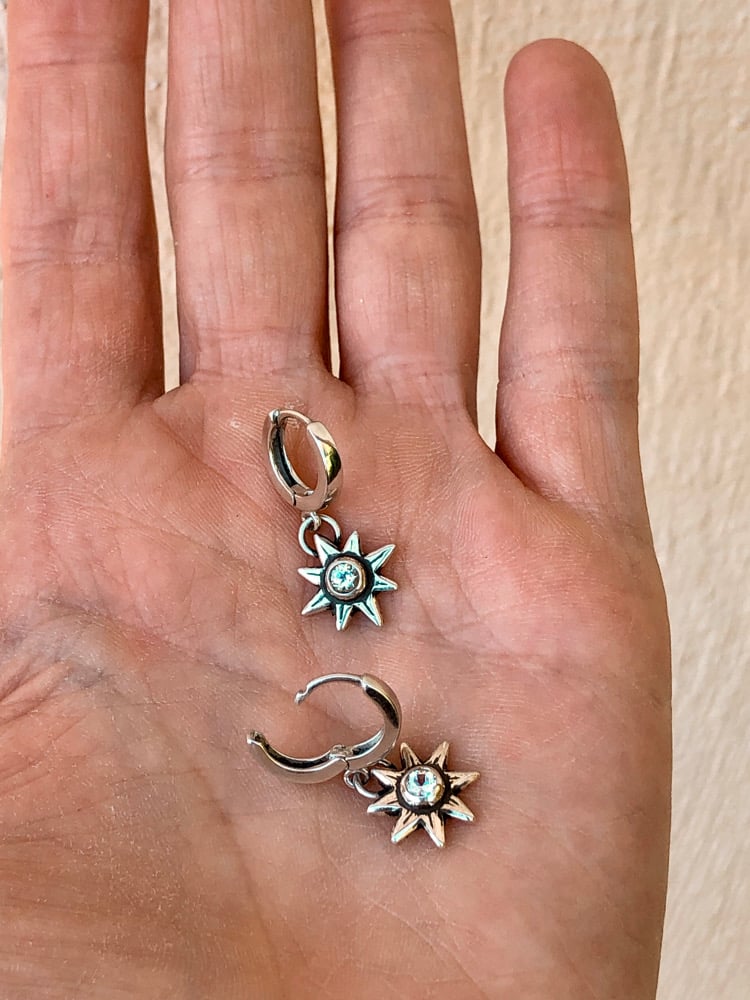 NORTH STAR EARRINGS Image 3