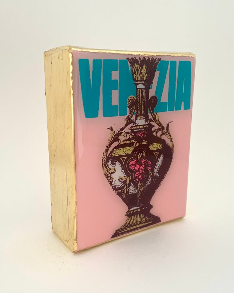 Image of Venezia Urn Coral Pink