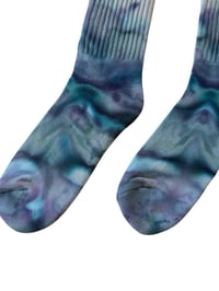 Image 5 of M/L Adult VANS Hand-Dyed Crew Socks in Moody Blues Ice Dye