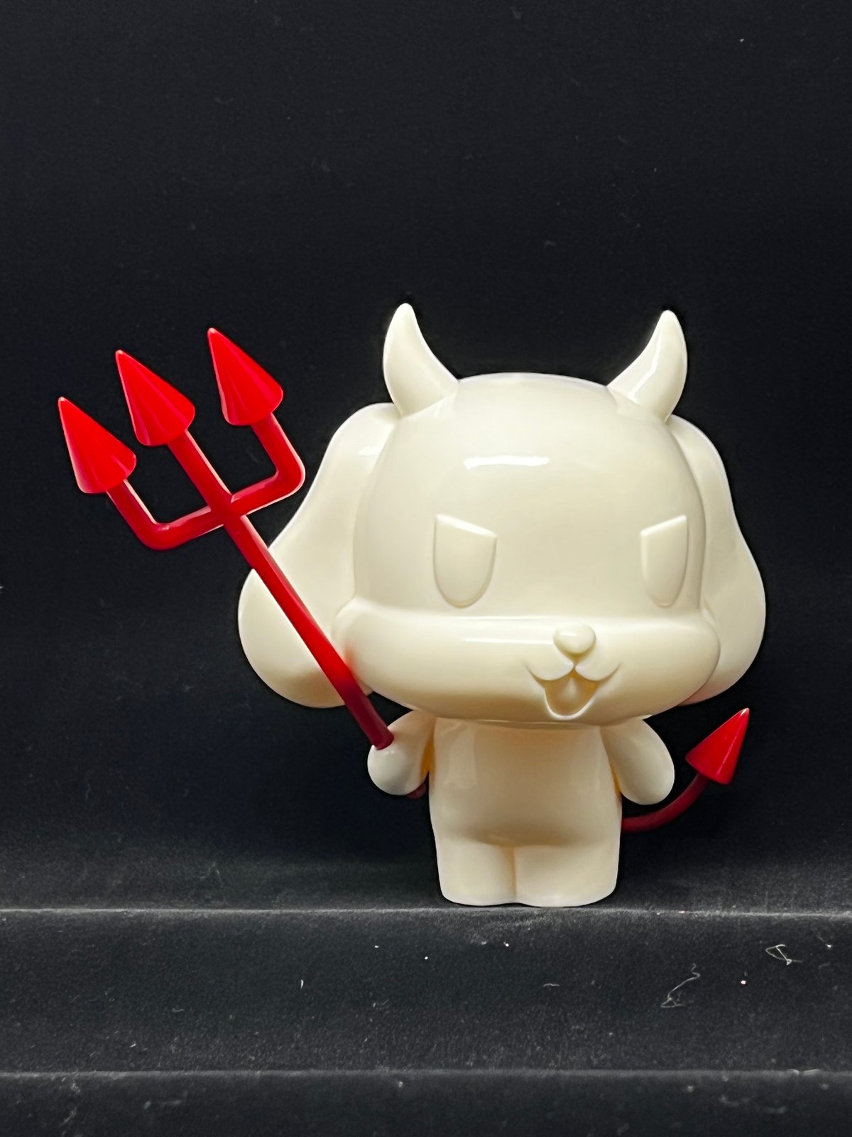 Osaka Popstar Devil Dog Original Limited Edition in white | Earth Nest