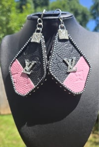 Image 2 of Black & Pink LuV Earrings