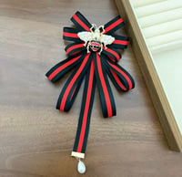 Bee Brooch Black/Red