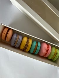 Image 2 of Mother’s Day macaron pack