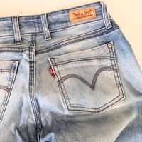 Image 5 of Women 529 Skinny Leg Curvy Light Wash Jeans