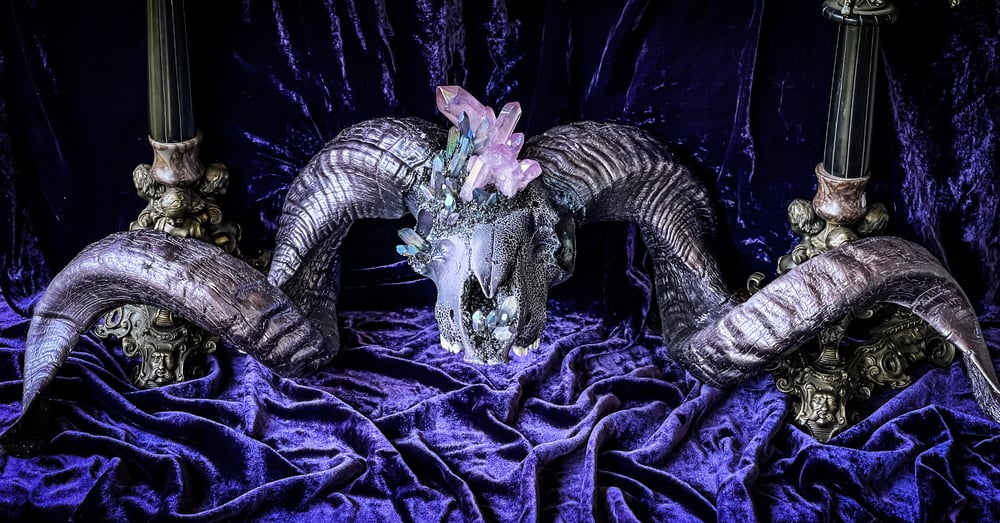 Image of Lavender & Gray Aura Quartz, Carborundum - Ram Skull