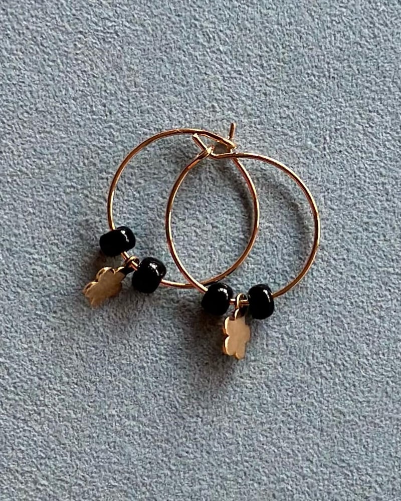 Image of Earrings with flowers and onyx