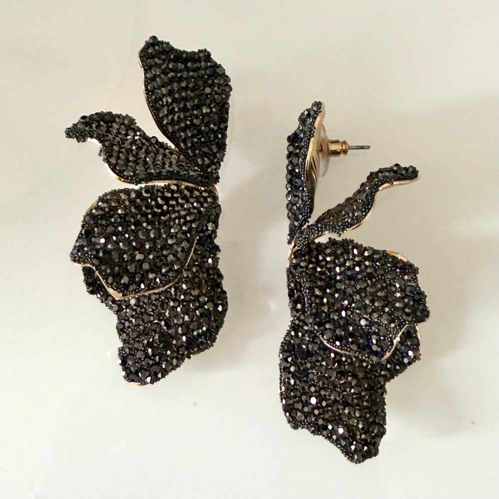 Image of ORECCHINI PETALI CON CRISTALLI