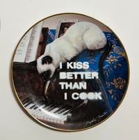 Image 1 of Pochoir sur assiette siamois